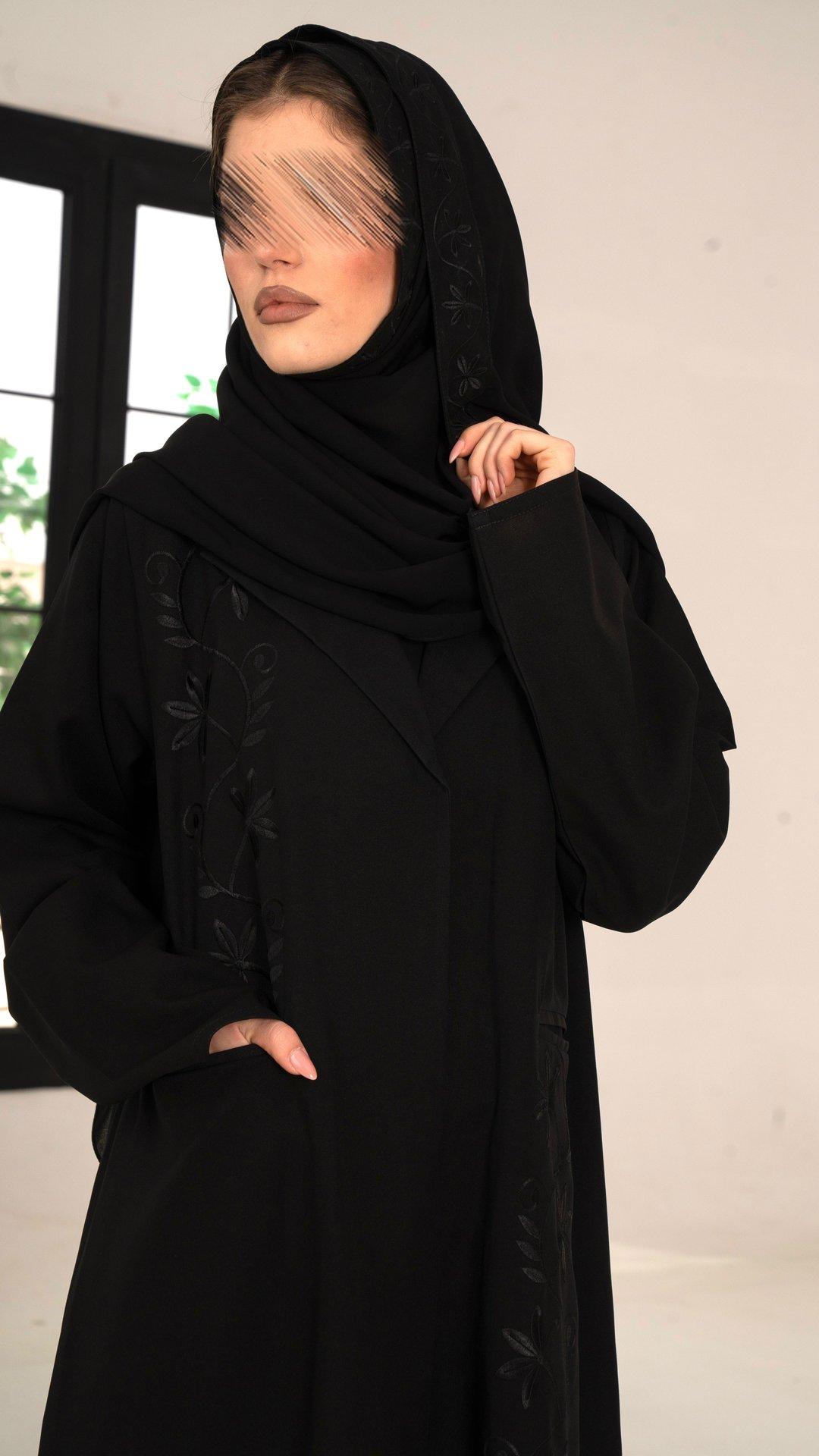 عباية رسمية بتطريز وجيوب