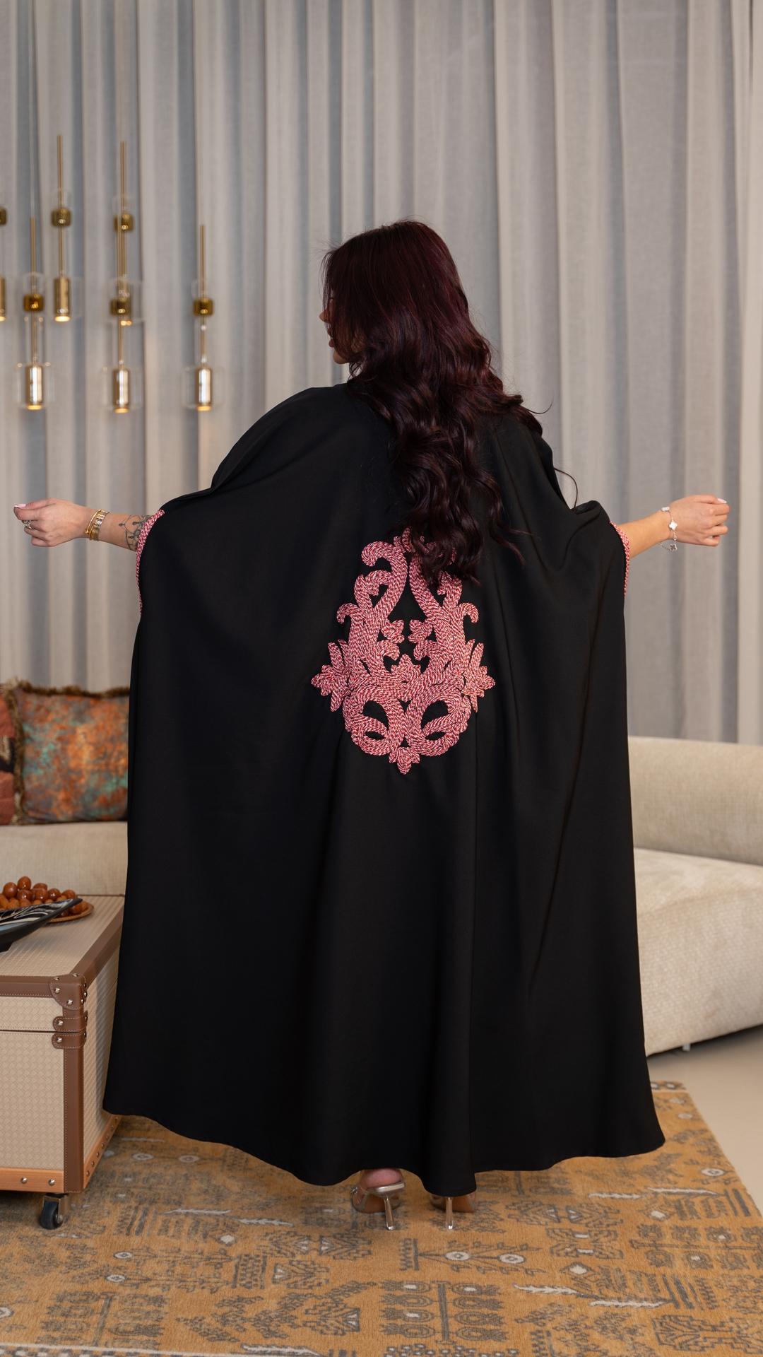 جلابية فخمة بتطريز وردي