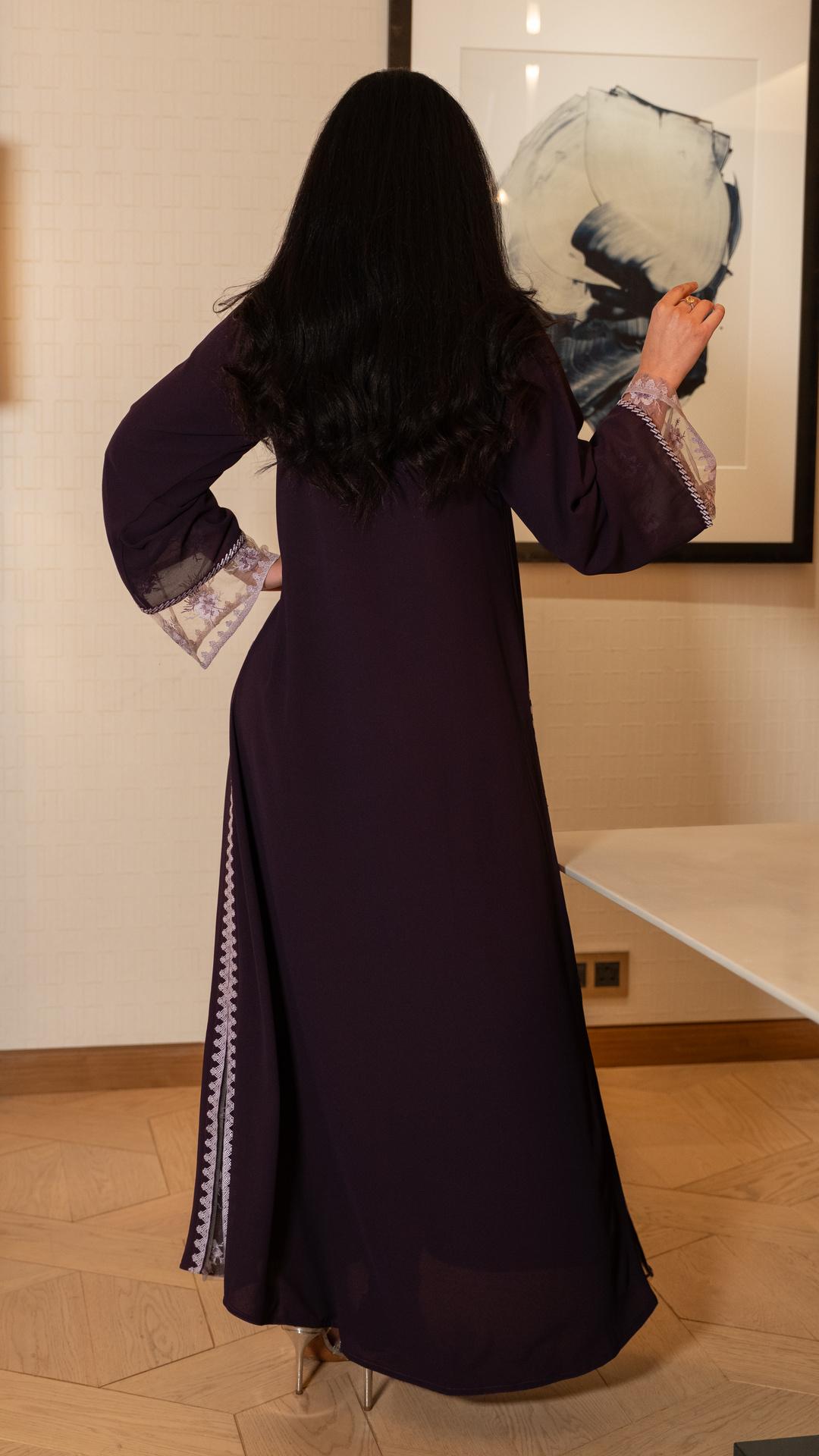 جلابية بأكمام تُل