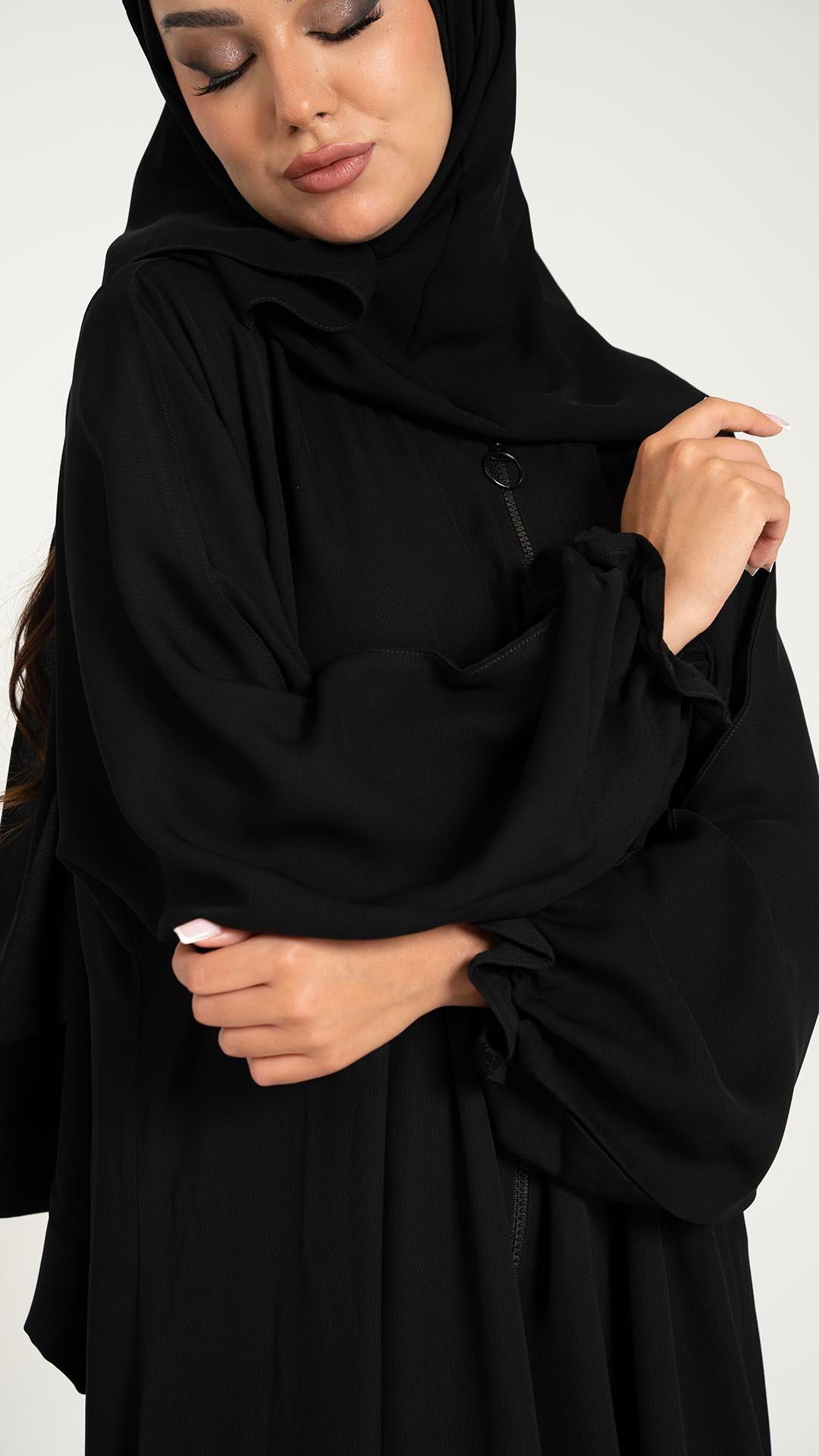 عباية بسحاب اسود وكم مزموم