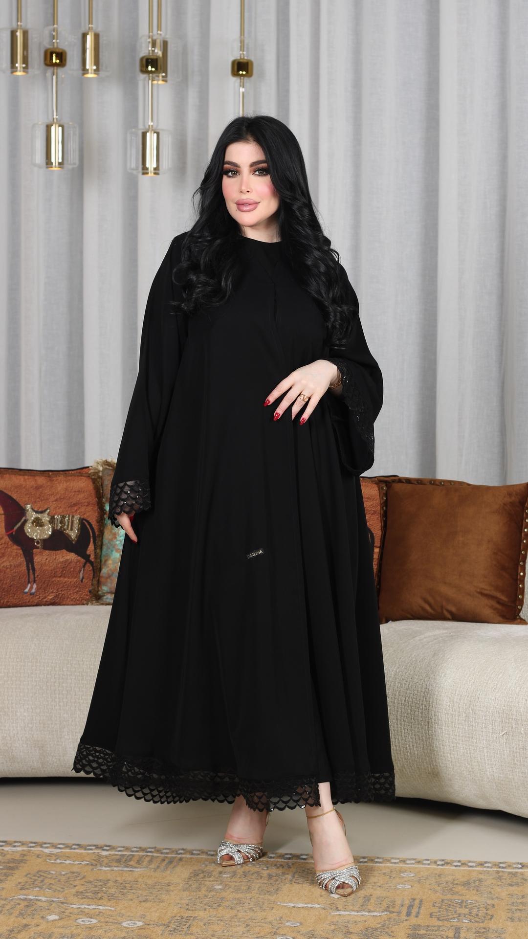 عباية مطرزه ومزينه بترتر