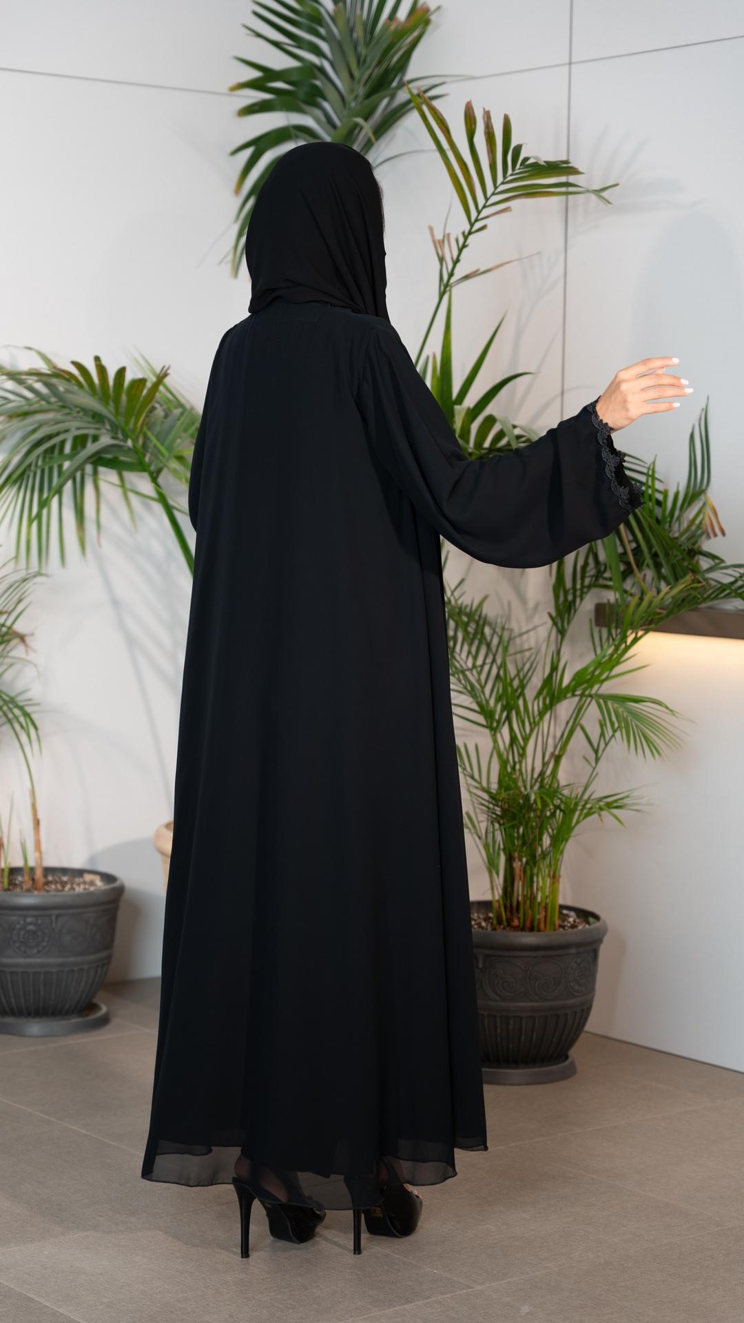 عباية شيفون ملكي مبطن مزين بدانتيل