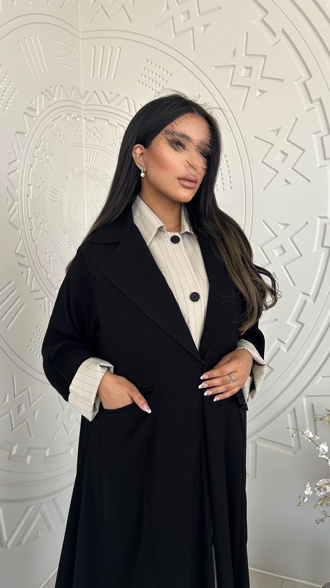 عباية مع فستان متصل مقلم