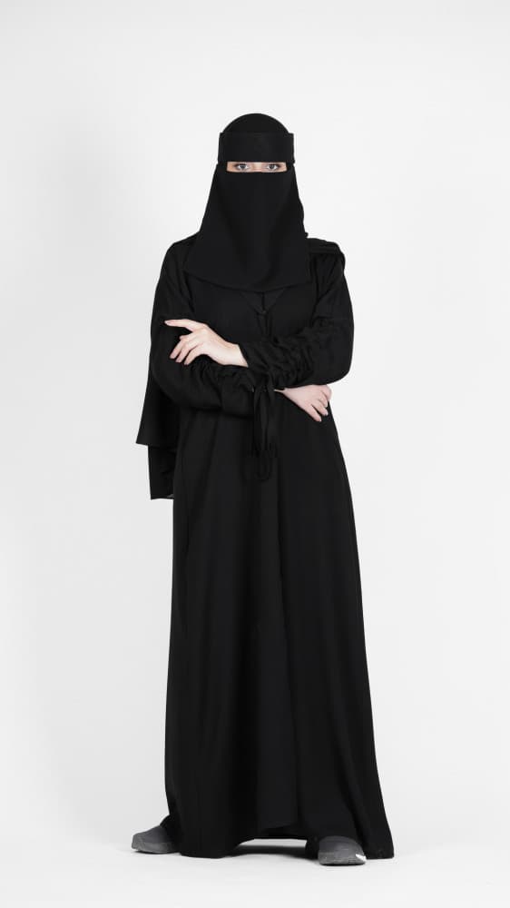 عباية بشريط سحب على الاكمام