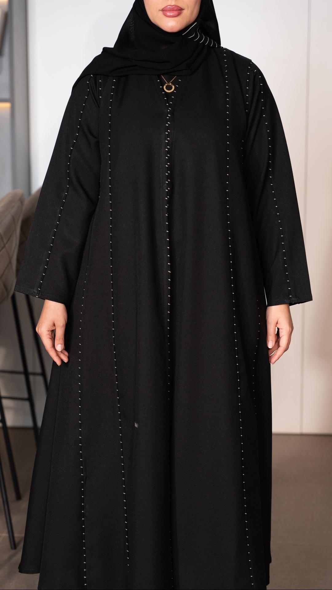 عباية كلوش بقصات طوليه