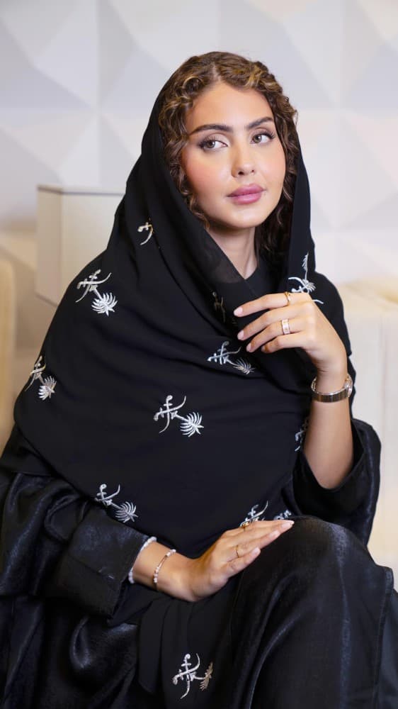 طرحة بتطريز سيفين ونخلة فضي
