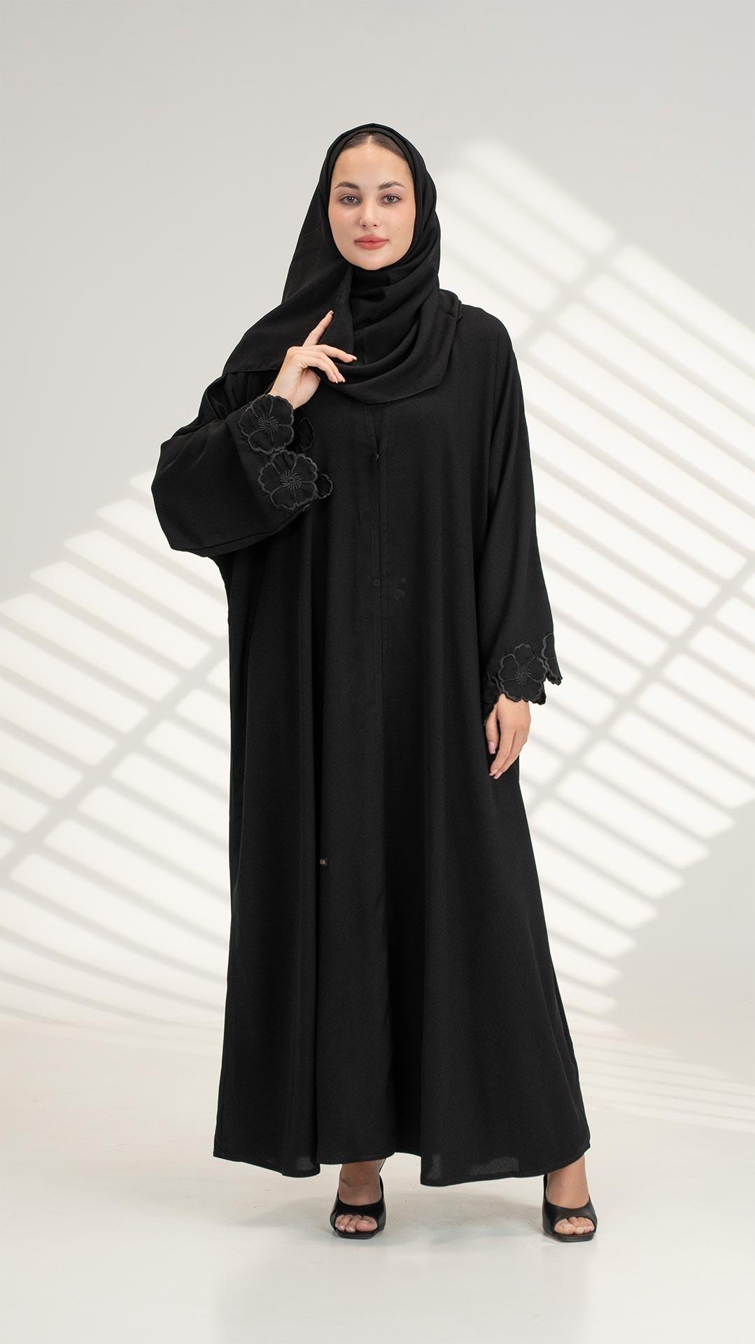 عباية باكمام مطرزة بورد