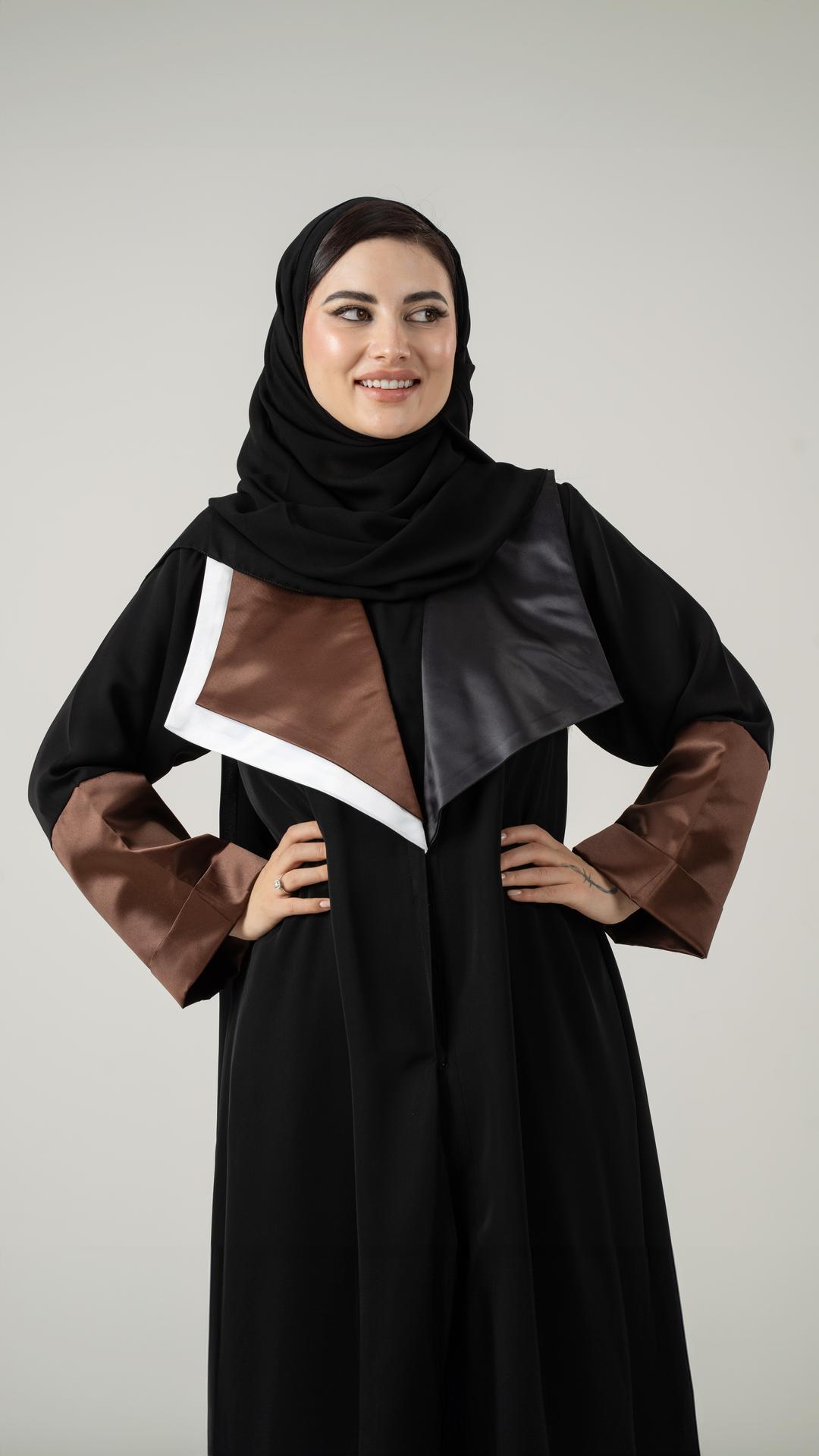 عباية بياقة عريضة