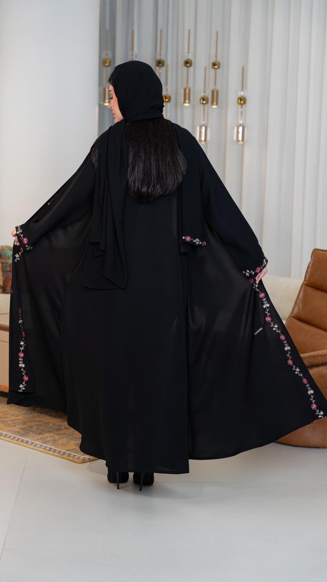 عباية مطرزة بورد ملون
