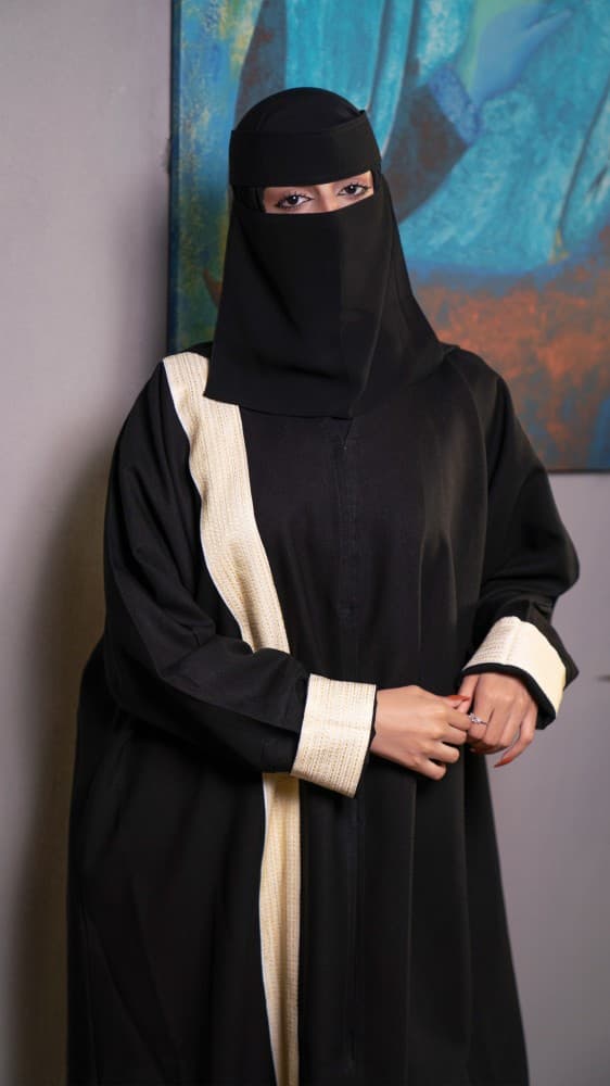 عباية أسود وبيج