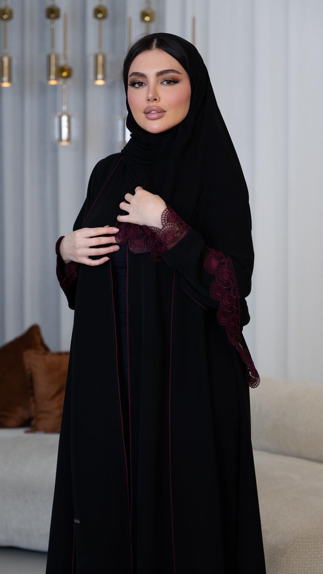 عبايه كلوش بقصه طوليه