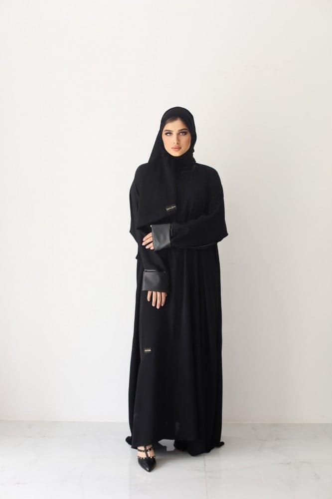 عباية كم جلد اسود