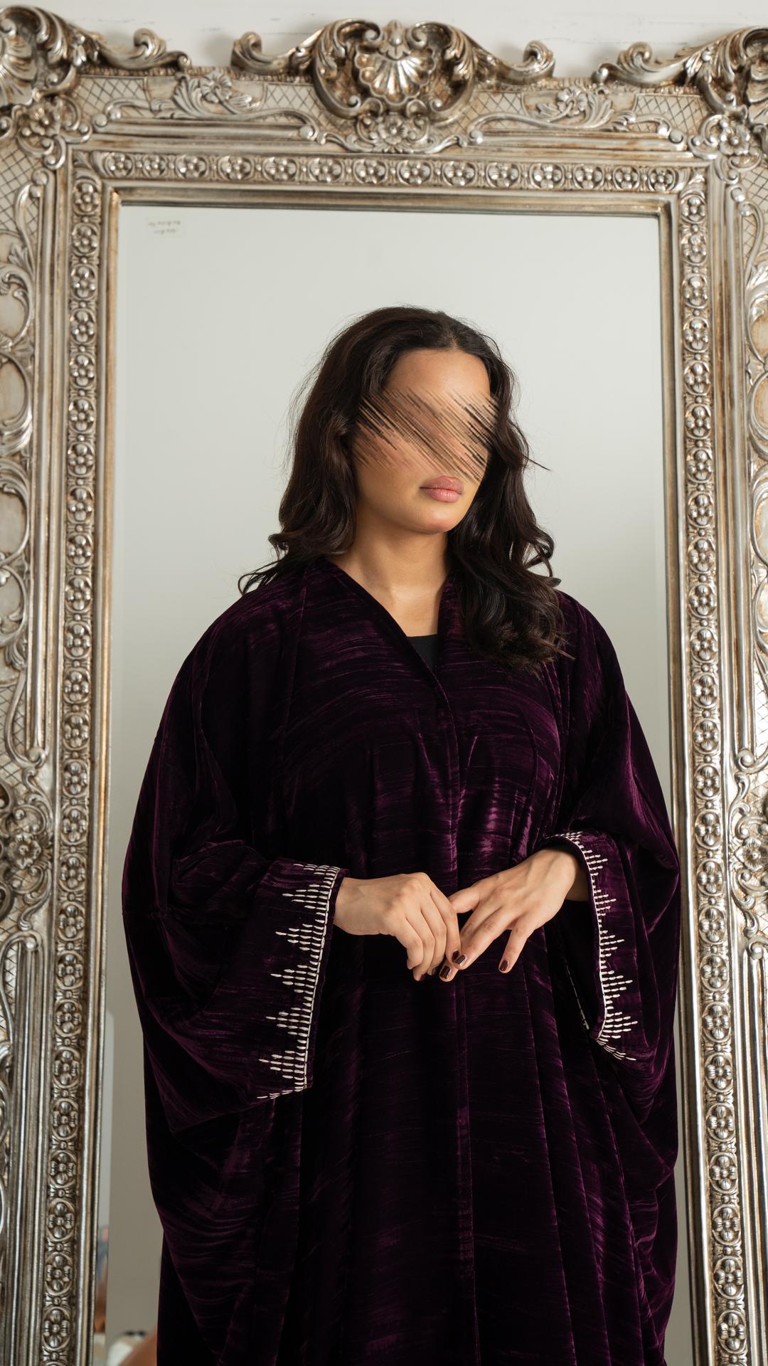 عباية شتوية بشت بلون بنفسجي