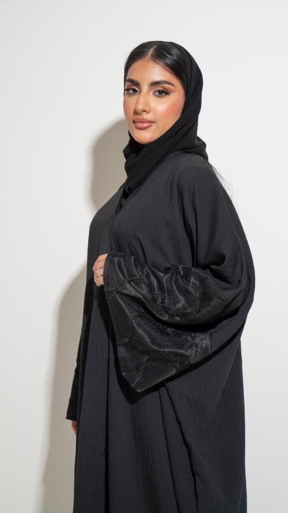 عباية بقصة اكمام مميزة
