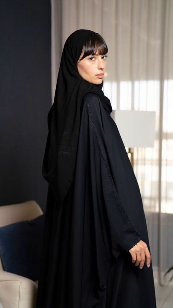 عباية بشت مزينه بكلفه اسود