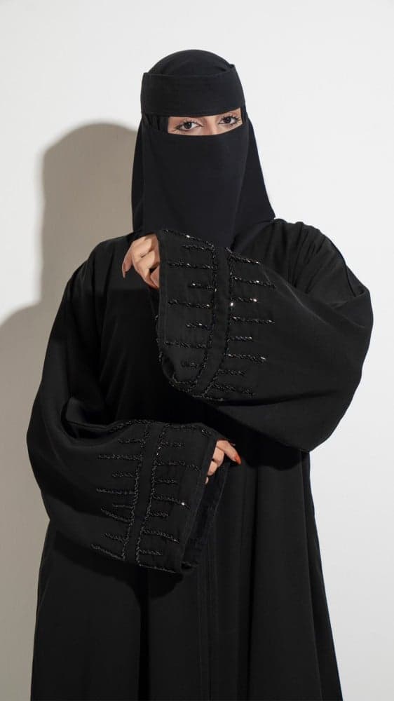 عباية بأكمام شك