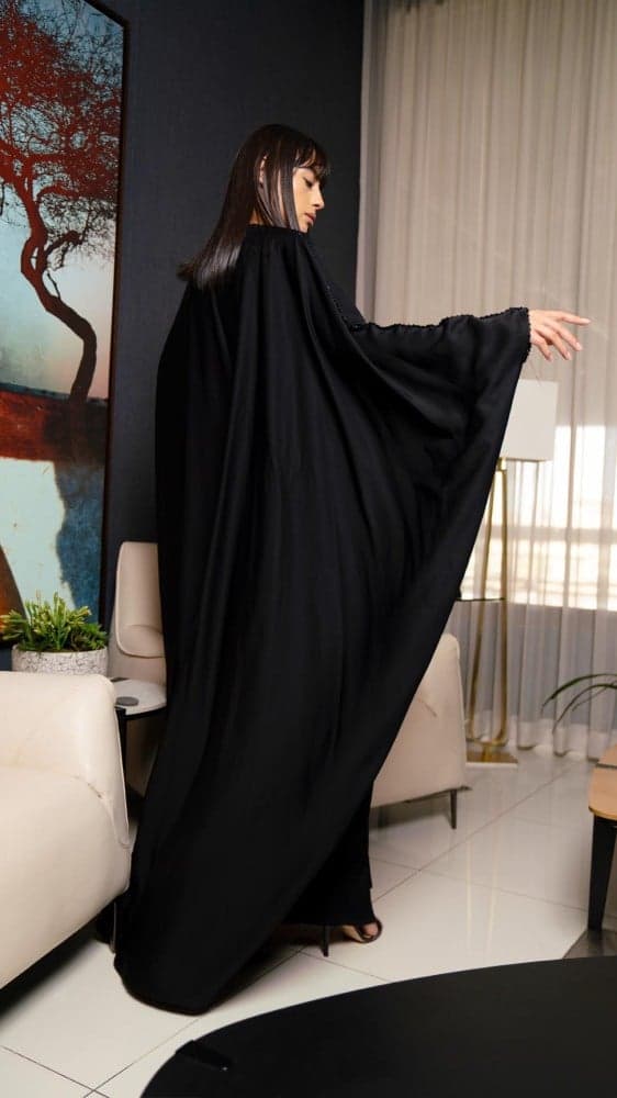 عباية بشت مزينه بكلفه اسود
