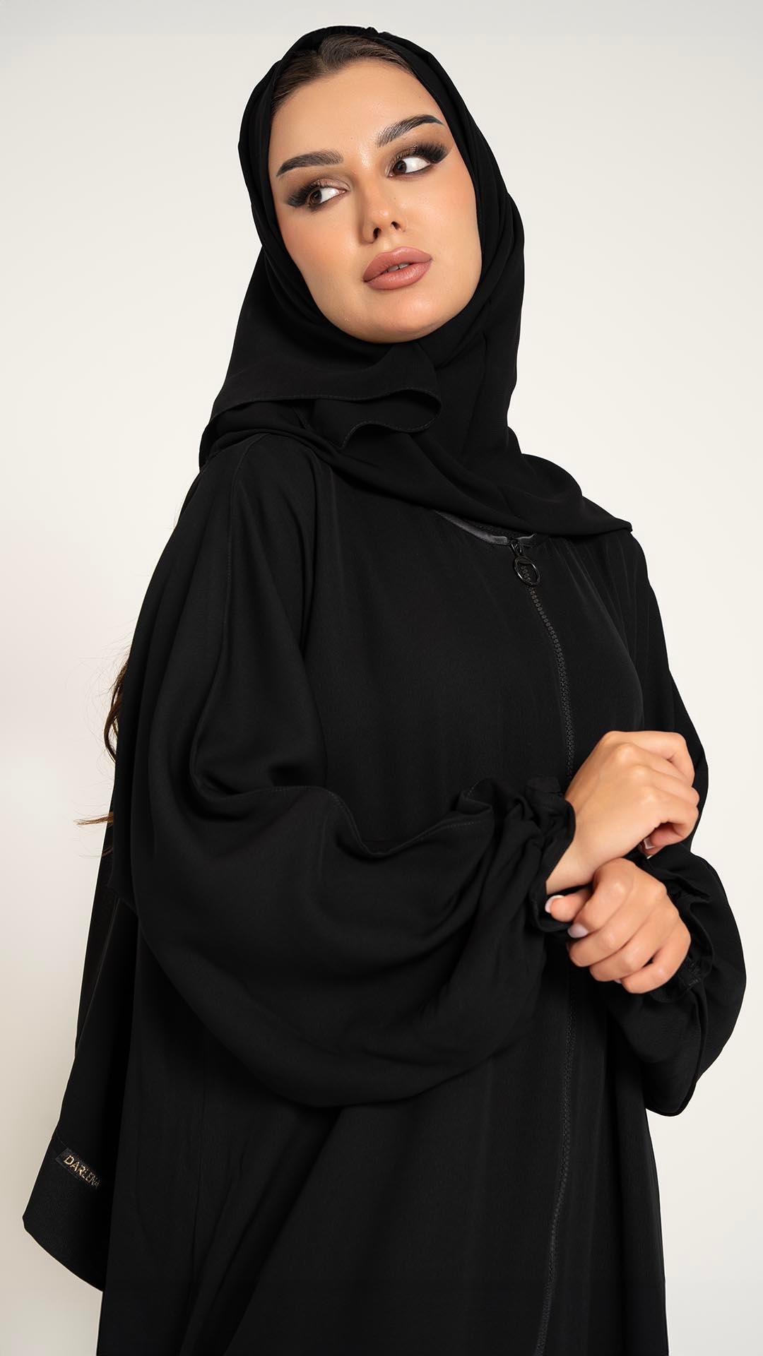 عباية بسحاب اسود وكم مزموم
