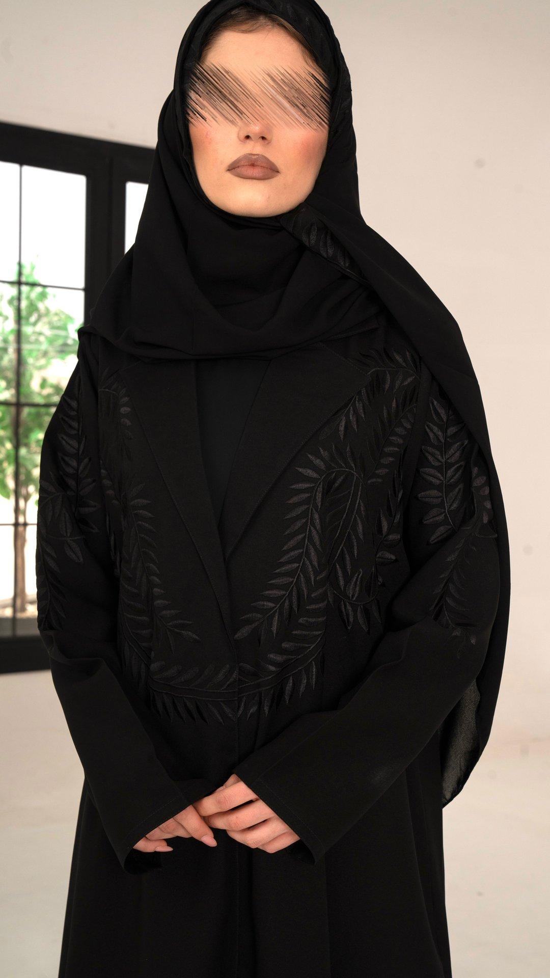 عباية رسمية بتطريز اغصان