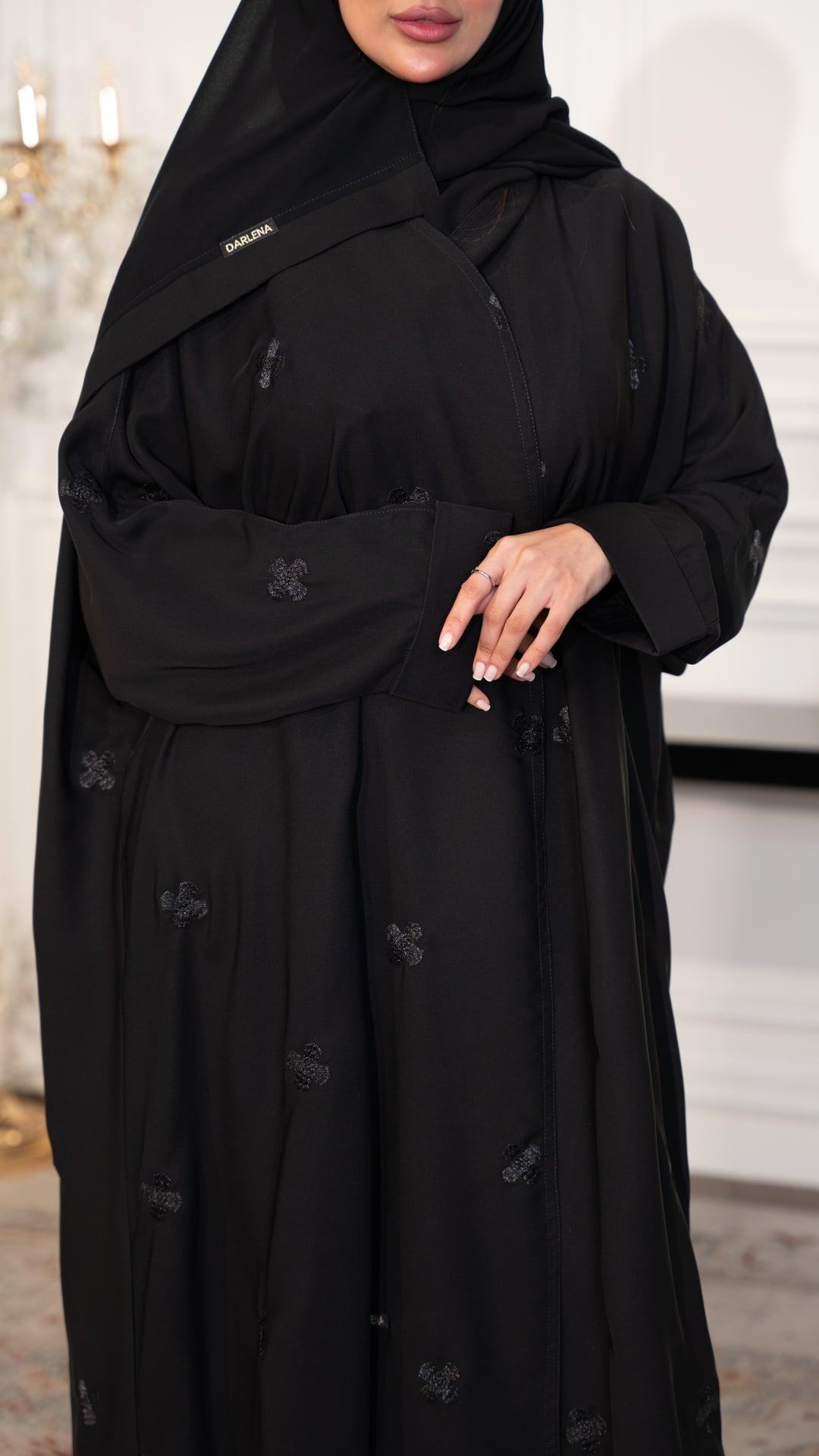 عباية بشت مطرزة بأسود