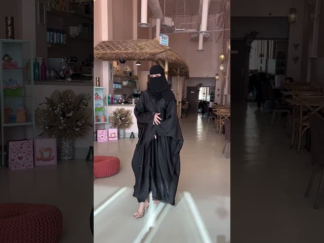 عباية بشت سوداء بخامة لامعة