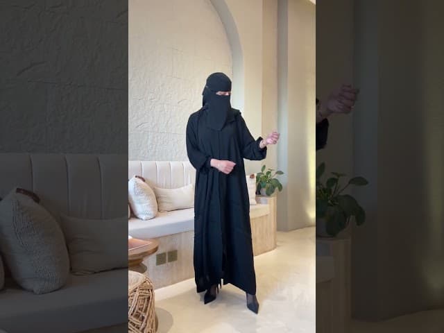 عباية بكلفة على الاكمام وكم مطاط